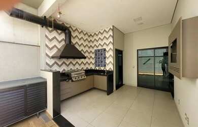 Imagem: A casa em condomínio possui 3 Dormitórios, 2 Banheiros, 4