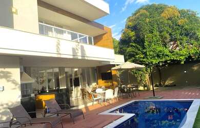 Imagem: A casa possui 5 Dormitórios, 5 Banheiros, 3 Vagas na garagem