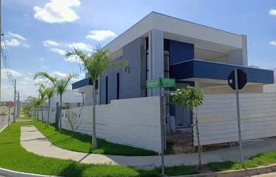 Imagem: A casa em condomínio possui 3 Dormitórios, 3 Banheiros, 2