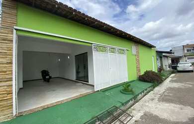 Imagem: A casa possui 2 Dormitórios, 3 Banheiros, 2 Vagas na garagem