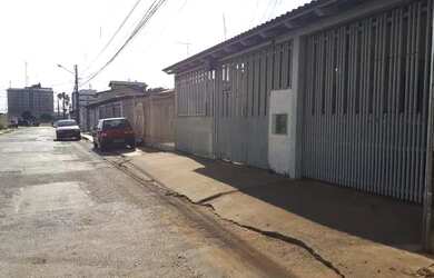 Imagem: A casa possui 1 Dormitório, 1 Banheiro, 1 Vaga na garagem