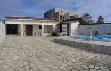 Imagem: A casa possui 5 Dormitórios, 5 Vagas na garagem e está localizado