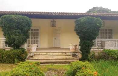 Imagem: A casa possui 2 Dormitórios, 1 Banheiro, 322m² de Área e