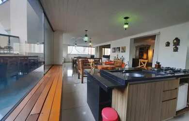 Imagem: O apartamento possui 4 Dormitórios, 5 Banheiros, 4 Vagas na