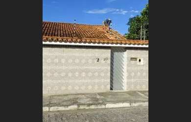 Imagem: A casa possui 3 Dormitórios, 2 Banheiros e 1 Vaga na garagem