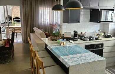 Imagem: A casa possui 3 Dormitórios, 3 Banheiros, 2 Vagas na garagem