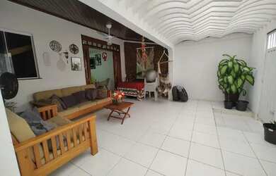 Imagem: A casa possui 4 Dormitórios, 4 Banheiros, 3 Vagas na garagem