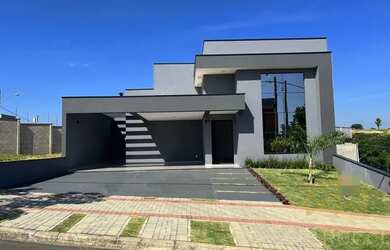 Imagem: A casa em condomínio possui 3 Dormitórios, 2 Banheiros, 4