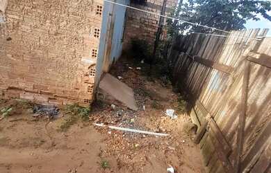 Imagem: A casa possui 3 Dormitórios, 2 Banheiros e está localizado