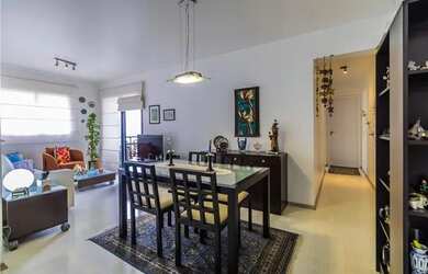 Imagem: O apartamento possui 2 Dormitórios, 2 Banheiros, 2 Vagas na