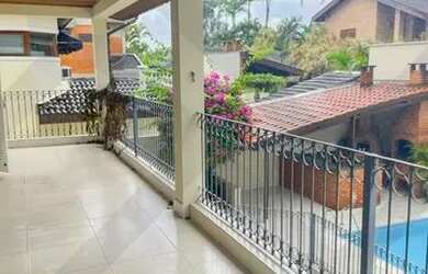 Imagem: A casa em condomínio possui 5 Dormitórios, 4 Banheiros, 4