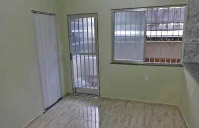 Imagem: A casa possui 3 Dormitórios, 1 Banheiro, 2 Vagas na garagem