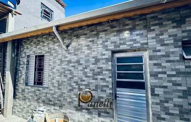 Imagem: A casa possui 1 Dormitório, 1 Banheiro, 35m² de Área e está