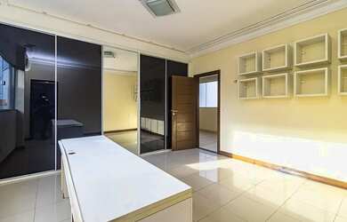 Imagem 3: Casa de 3 pavimentos à venda..R$ 1.400 k