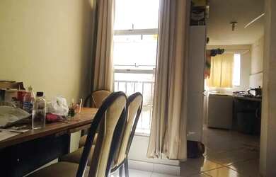 Imagem: O apartamento possui 2 Dormitórios, 1 Banheiro, 1 Vaga na garagem