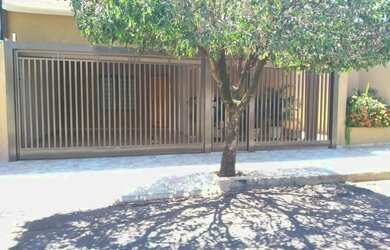 Imagem: A casa à venda possui 3 Dormitórios, 3 Banheiros, 1 Vaga na