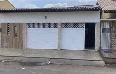 Imagem: A casa possui 2 Dormitórios, 1 Banheiro, 2 Vagas na garagem