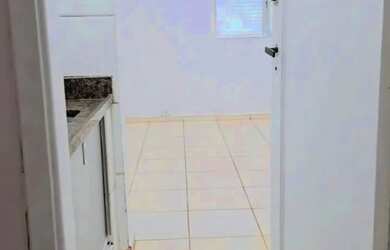 Imagem: A kitnet possui 1 Dormitório, 1 Banheiro, 1 Vaga na garagem