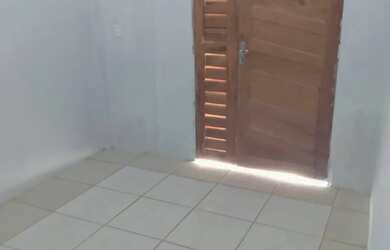 Imagem: A casa possui 2 Dormitórios, 1 Banheiro e está localizado