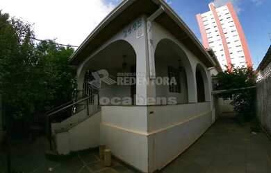 Imagem: A casa possui 4 Dormitórios, 5 Banheiros, 2 Vagas na garagem