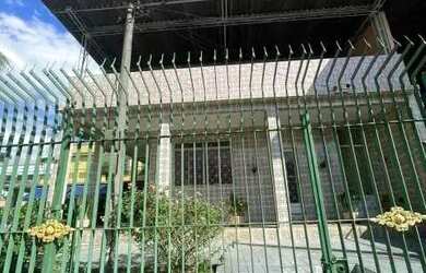 Imagem: A casa possui 2 Dormitórios, 2 Banheiros, 2 Vagas na garagem