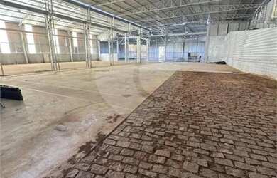 Imagem: O depósito possui 2 Vagas na garagem, 2.127m² de Área e