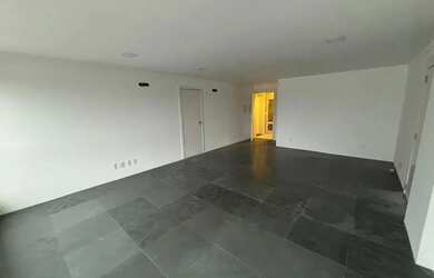 Imagem: O depósito para alugar possui 1 Vaga na garagem e 45m² de