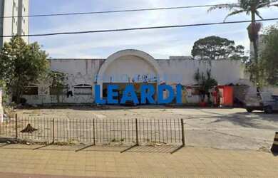 Imagem: O depósito possui 5 Vagas na garagem, 500m² de Área e está