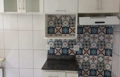 Imagem: O apartamento possui 2 Dormitórios, 1 Banheiro, 1 Vaga na garagem