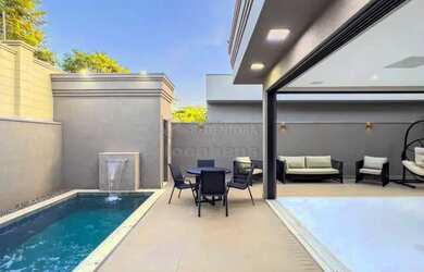 Imagem: A casa em condomínio possui 4 Dormitórios, 5 Banheiros, 4