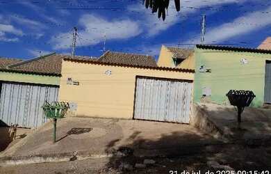 Imagem: A casa possui 2 Dormitórios, 1 Banheiro e 180m² de Área e