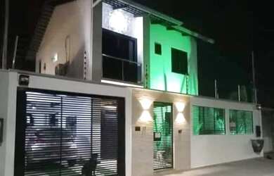 Imagem: A casa possui 3 Dormitórios, 3 Banheiros, 2 Vagas na garagem