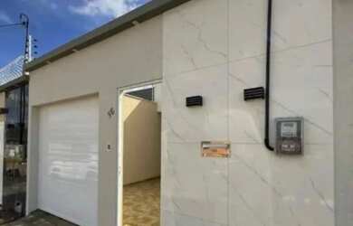 Imagem: A casa possui 3 Dormitórios, 2 Banheiros e está localizado