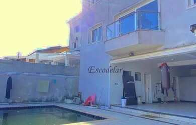 Imagem: A casa em condomínio possui 4 Dormitórios, 5 Banheiros, 5