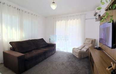 Imagem: A casa possui 3 Dormitórios, 2 Banheiros, 1 Vaga na garagem