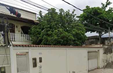 Imagem: A casa possui 5 Dormitórios, 5 Banheiros, 4 Vagas na garagem