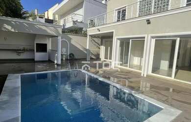 Imagem: A casa em condomínio possui 4 Dormitórios, 5 Banheiros, 4