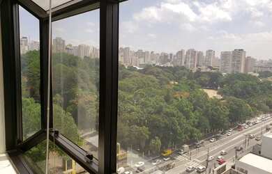 Imagem: O depósito possui 4 Vagas na garagem, 180m² de Área e está