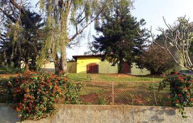 Imagem: A casa possui 5 Dormitórios, 2 Banheiros, 3 Vagas na garagem