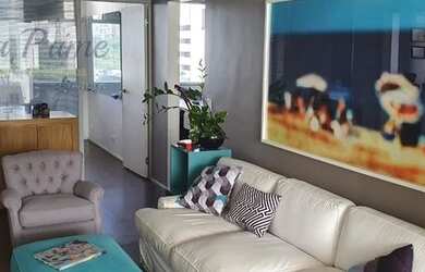 Imagem: O depósito possui 2 Vagas na garagem e 180m² de Área e está