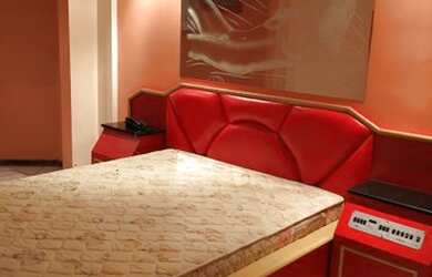 Imagem: O depósito possui 5 Vagas na garagem e 1050m² de Área e está