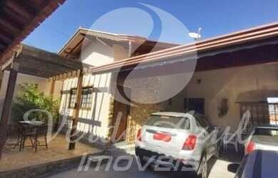 Imagem: A casa possui 4 Dormitórios, 4 Banheiros, 3 Vagas na garagem