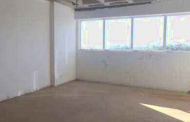 Imagem: O depósito possui 1 Vaga na garagem, 37m² de Área e está