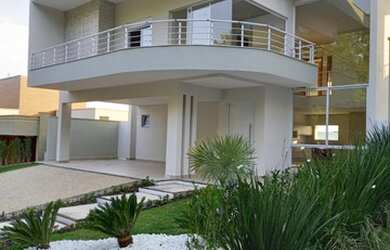 Imagem: A casa em condomínio possui 4 Dormitórios, 1 Banheiro, 2 Vagas