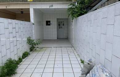 Imagem: A casa possui 2 Dormitórios, 2 Banheiros, 1 Vaga na garagem