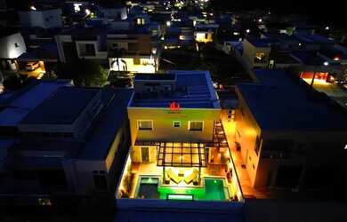 Imagem: A casa em condomínio possui 4 Dormitórios, 2 Banheiros, 4