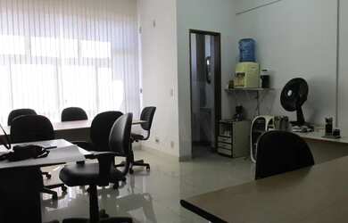 Imagem: O depósito possui 1 Vaga na garagem e 28m² de Área e está