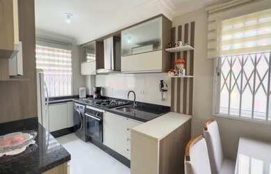 Imagem: O apartamento possui 3 Dormitórios, 1 Banheiro, 1 Vaga na garagem