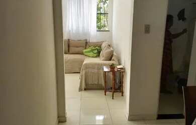 Imagem: A casa possui 2 Dormitórios, 1 Banheiro, 1 Vaga na garagem