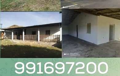 Imagem: A casa possui 3 Dormitórios, 2 Banheiros, 5 Vagas na garagem